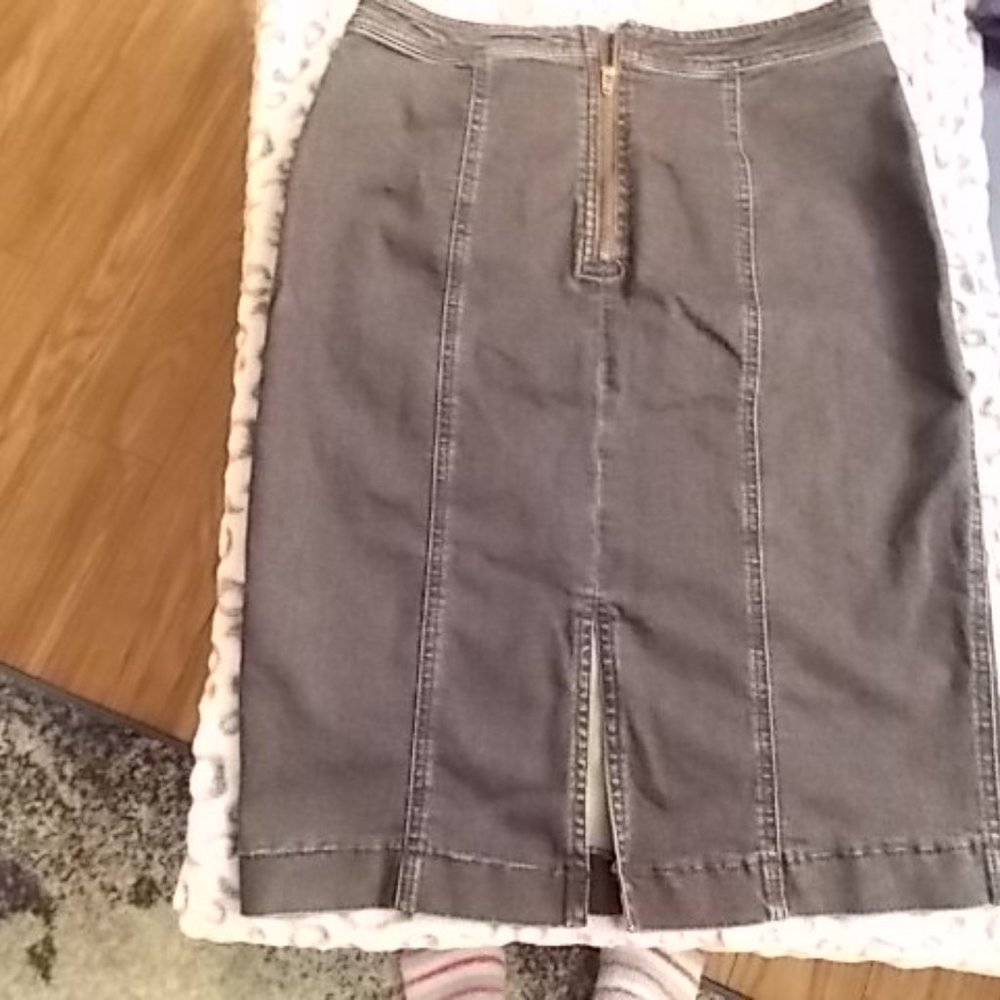 Skirt - Picture 2 of 2